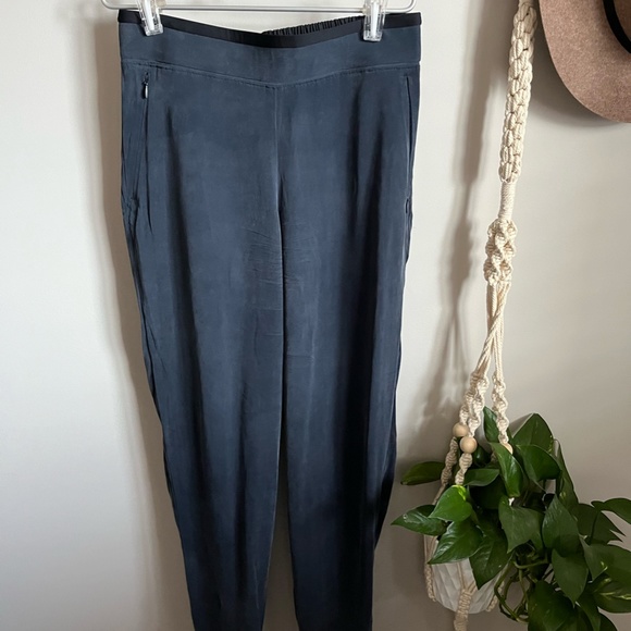 Easy Breezy Silk Blend joggers - Picture 3 of 5